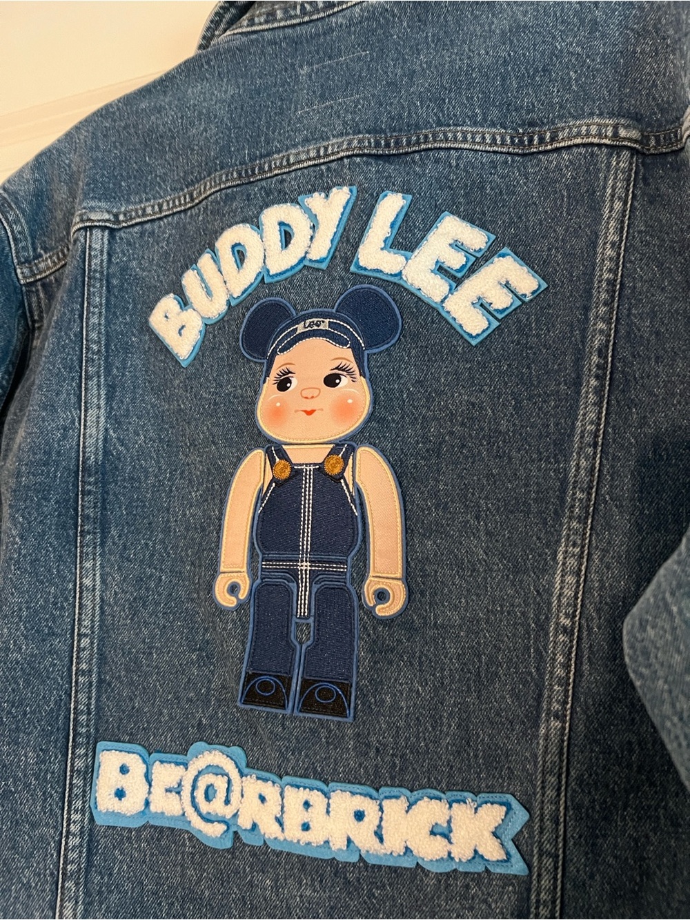 Lee x Bearbrick 🐻 Denim Trucker Jacket with Multicolor Embroidered Patches - Picture 11 of 11